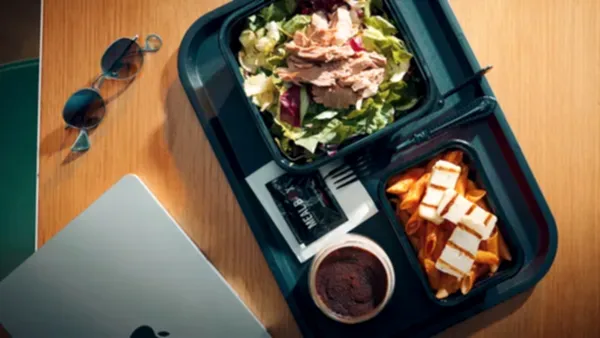 Paket sunumunda taşıma yemek hizmeti görseli